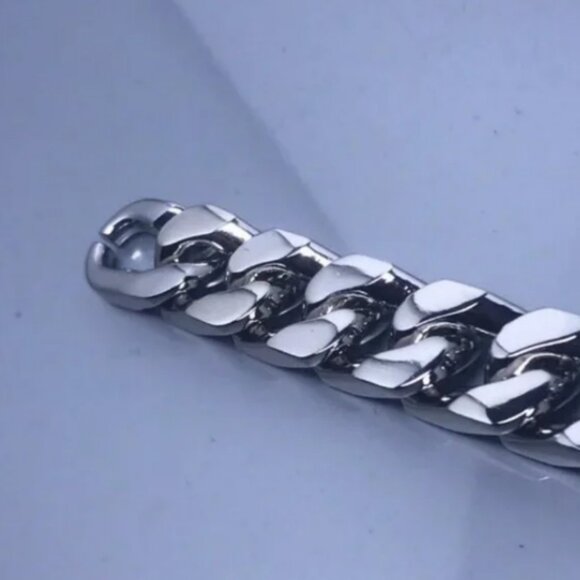 Louis Vuitton Genuine 18K White Gold Cuban Bracelet - Picture 4 of 4